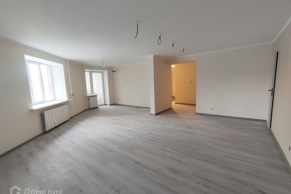 Продаётся 3-комнатная квартира, 142 м²