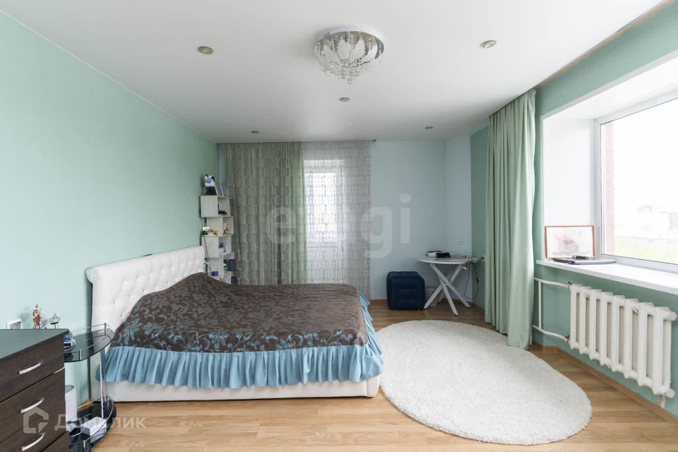 Продаётся 3-комнатная квартира, 102 м²