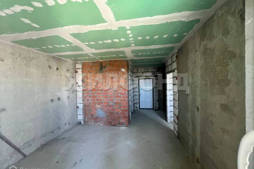 Продаётся 1-комнатная квартира, 43 м²