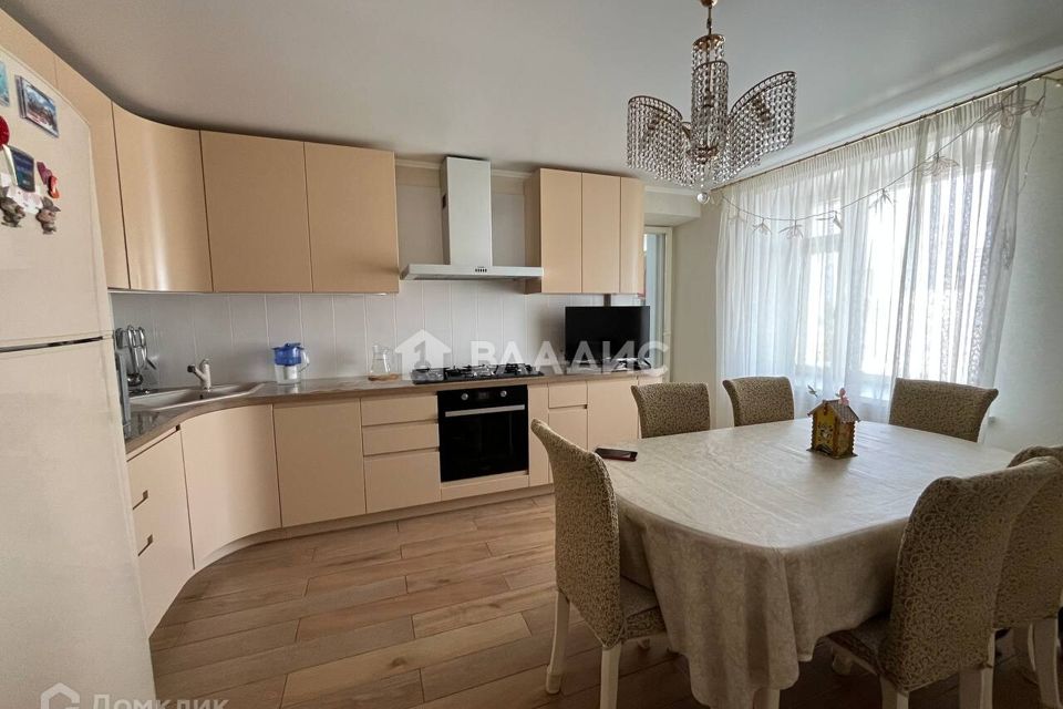 Продаётся 3-комнатная квартира, 150.8 м²