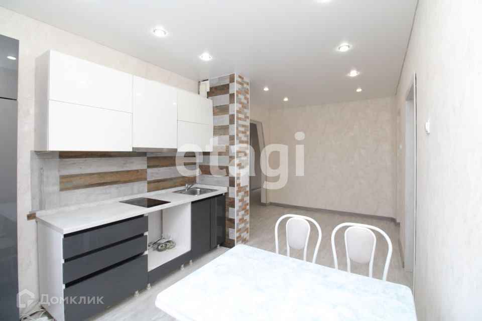 Продаётся 4-комнатная квартира, 81.2 м²