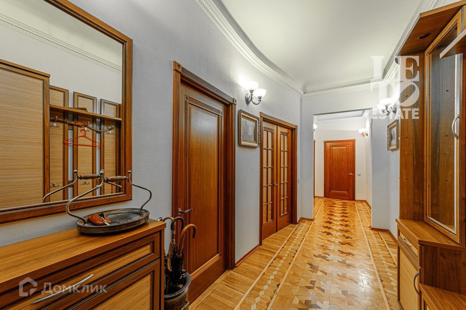 Продаётся 4-комнатная квартира, 105.7 м²