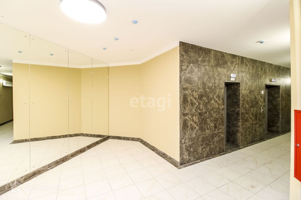 Продаётся 1-комнатная квартира, 65 м²