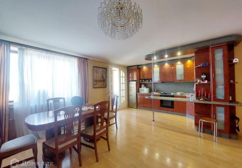 Продаётся 2-комнатная квартира, 105 м²