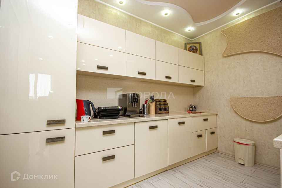 Сдаётся 3-комнатная квартира, 220 м²