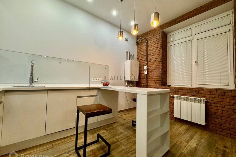 Продаётся 1-комнатная квартира, 42 м²
