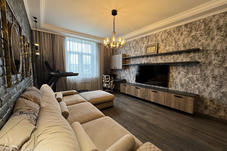 Продаётся 4-комнатная квартира, 177 м²
