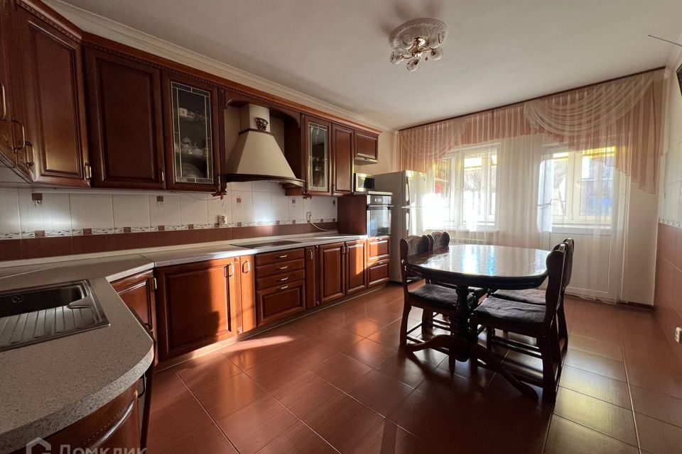 Продаётся 4-комнатная квартира, 159 м²