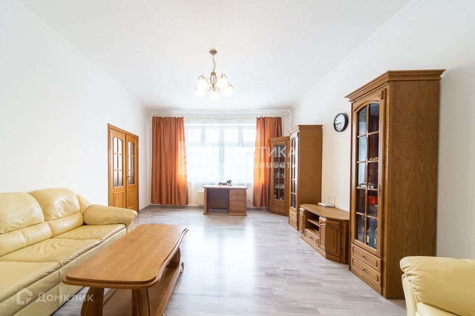 Продаётся 4-комнатная квартира, 151.3 м²