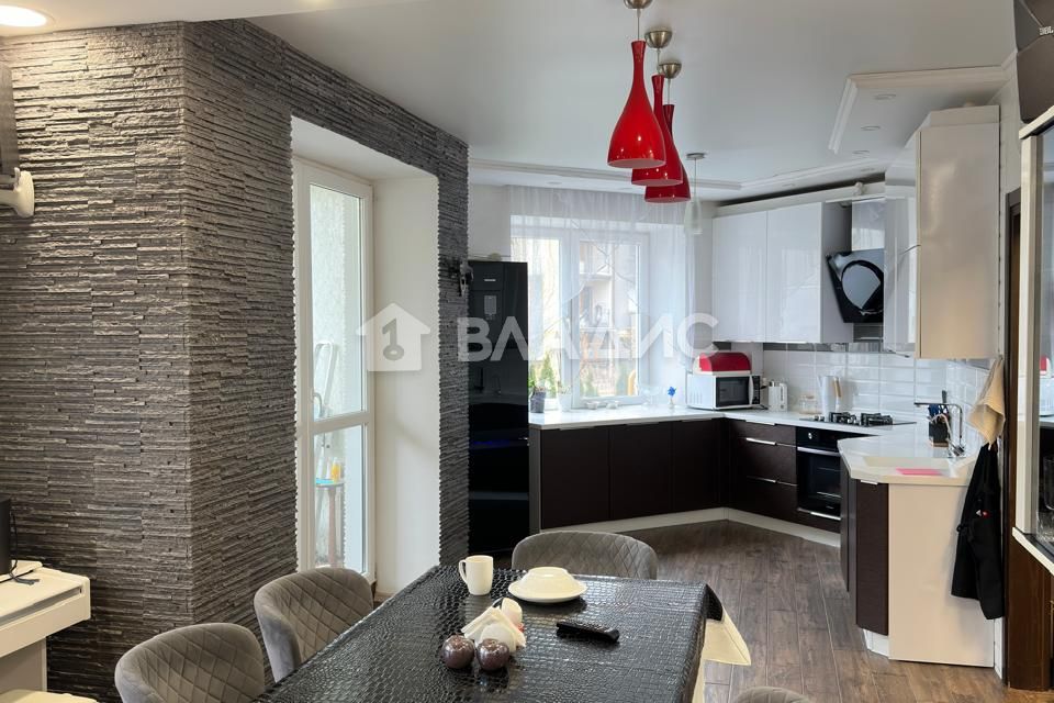 Продаётся 3-комнатная квартира, 125 м²