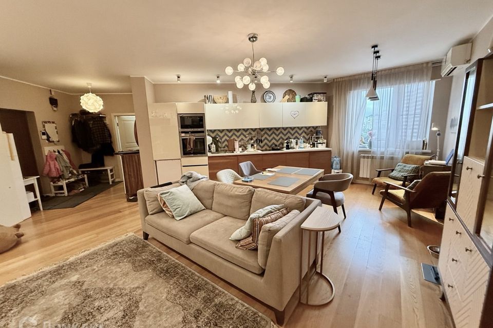 Продаётся 2-комнатная квартира, 77 м²