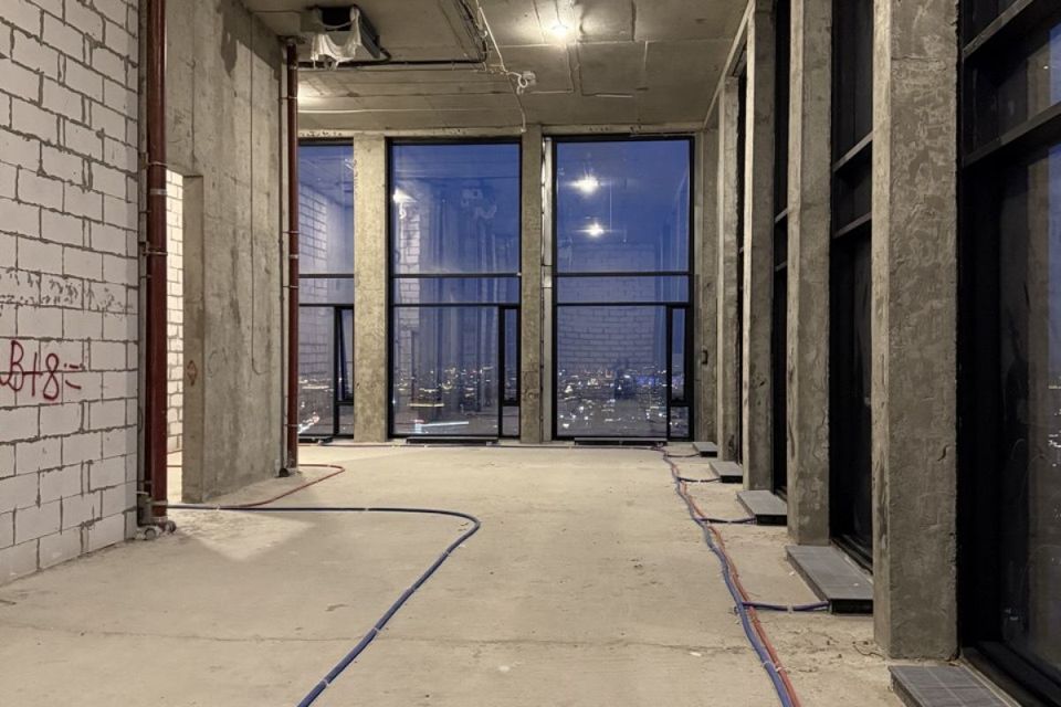 Продаётся 4-комнатная квартира, 250 м²