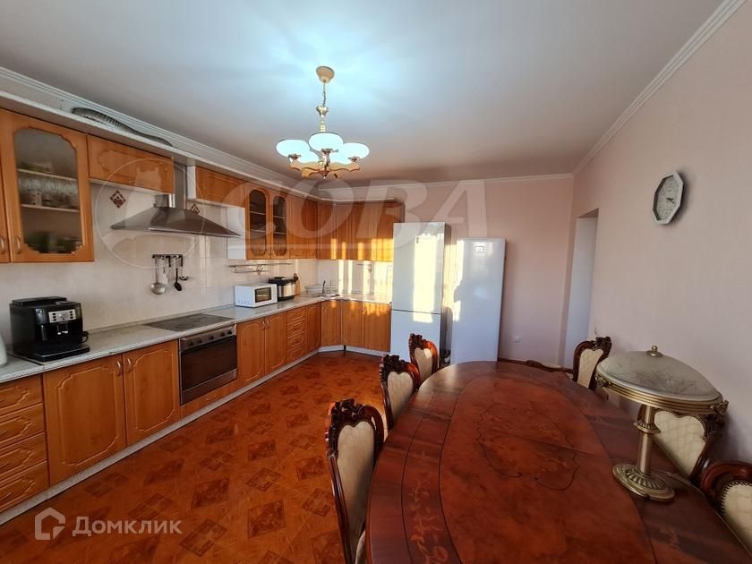 Продаётся 3-комнатная квартира, 145 м²