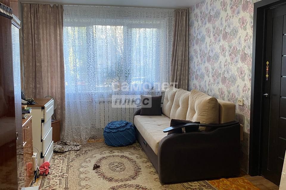 Продаётся 3-комнатная квартира, 52.3 м²