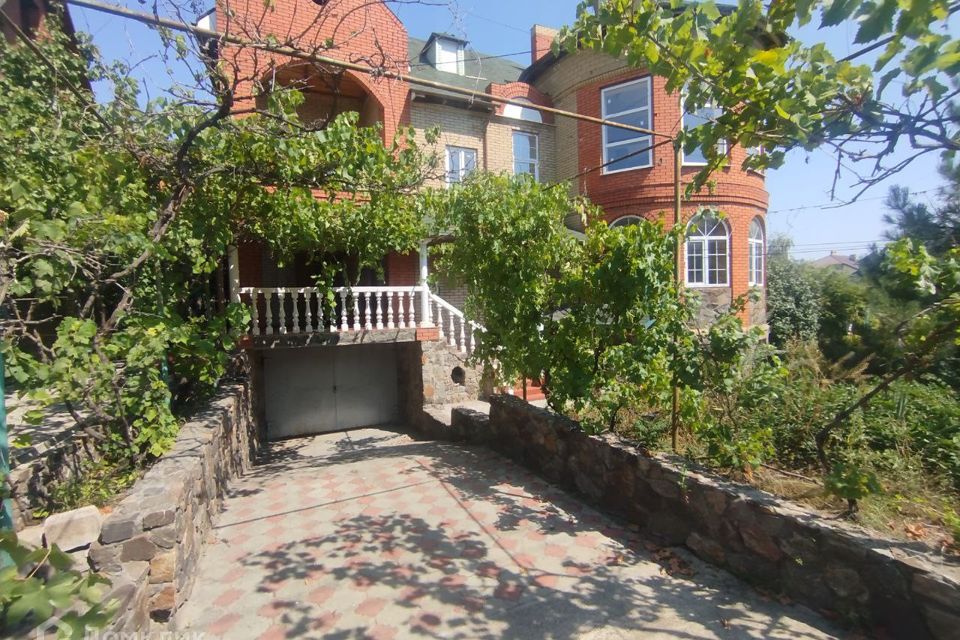 Продаётся 3-этажный дом, 550 м²