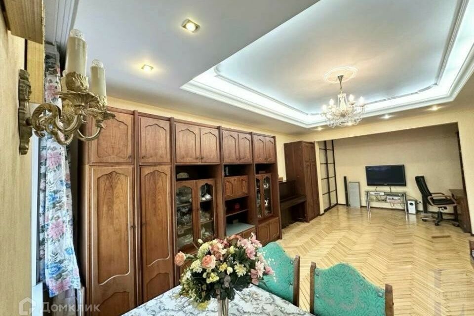Продаётся 3-комнатная квартира, 108.6 м²