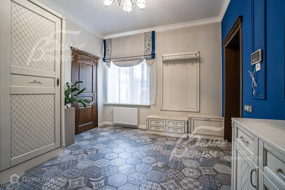 Продаётся 2-этажный дом, 364 м²