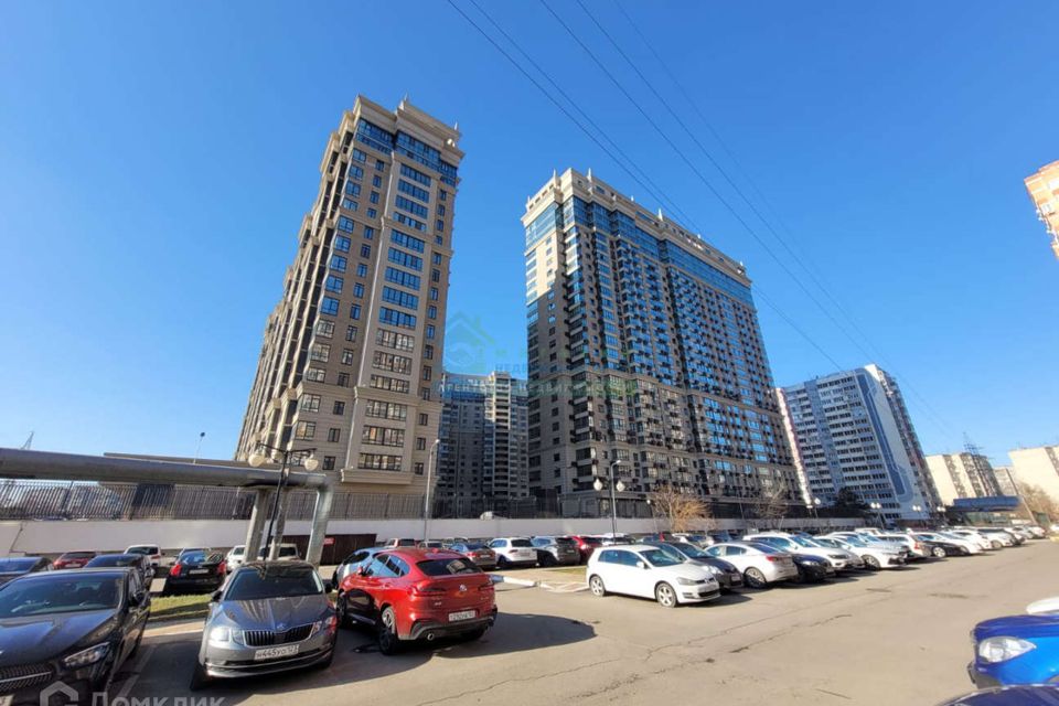 Продаётся 3-комнатная квартира, 130 м²