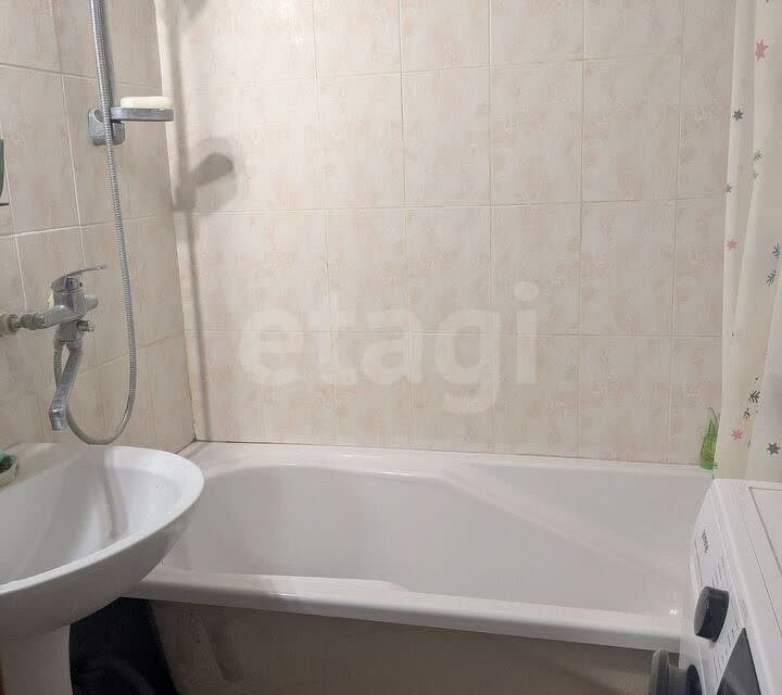 Продаётся 3-комнатная квартира, 65.4 м²