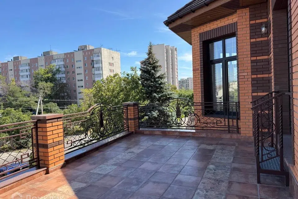 Сдаётся 2-этажный дом, 500 м²