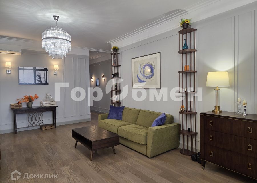 Продаётся 4-комнатная квартира, 142.9 м²