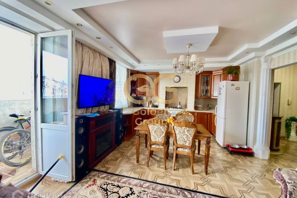Продаётся 4-комнатная квартира, 138 м²