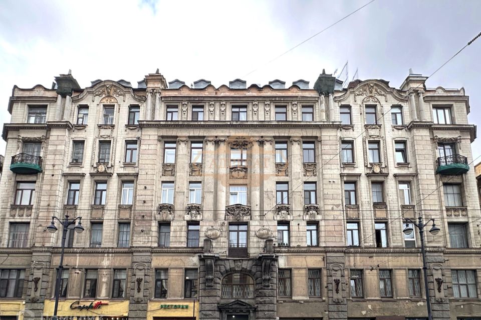Продаётся 3-комнатная квартира, 189 м²