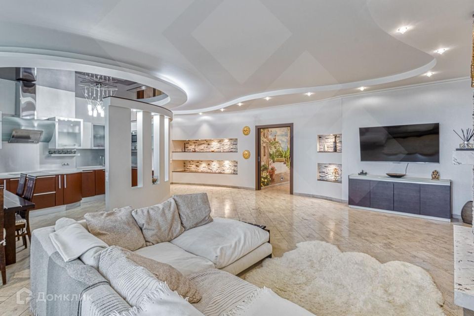 Сдаётся 4-комнатная квартира, 172 м²