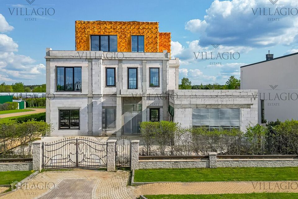 Продаётся 3-этажный дом, 500 м²