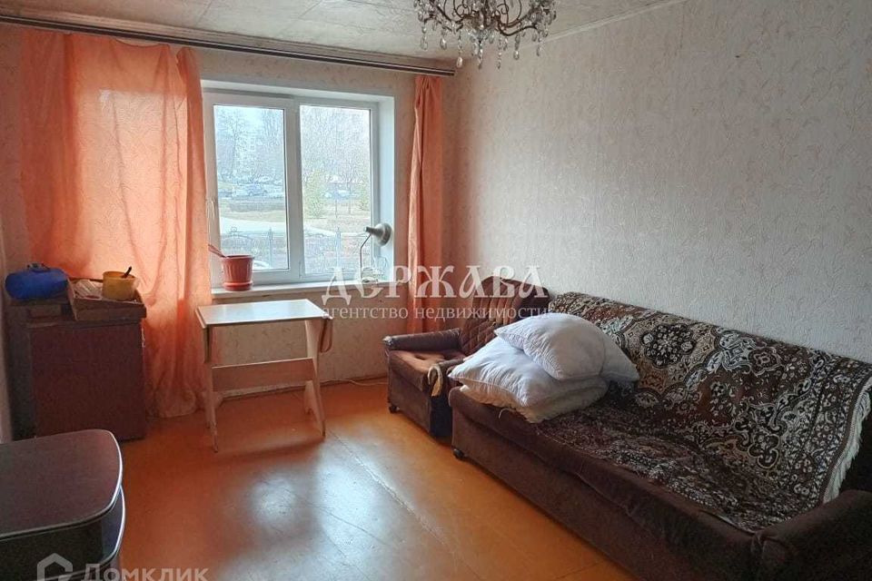 Продаётся 4-комнатная квартира, 60.3 м²