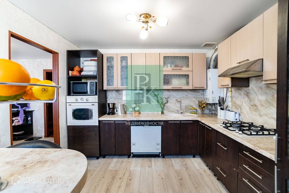 Продаётся 4-комнатная квартира, 158.3 м²