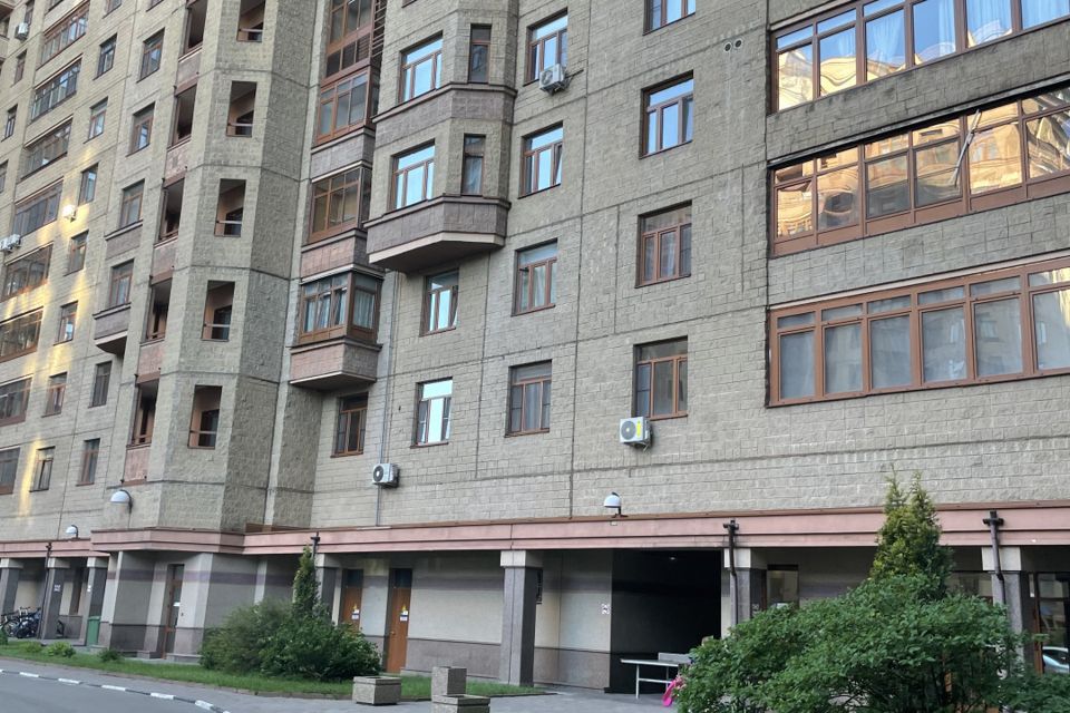 Продаётся 4-комнатная квартира, 130 м²