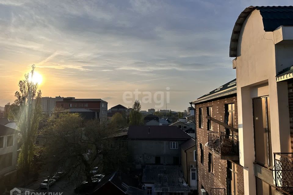 Продаётся 3-комнатная квартира, 155 м²