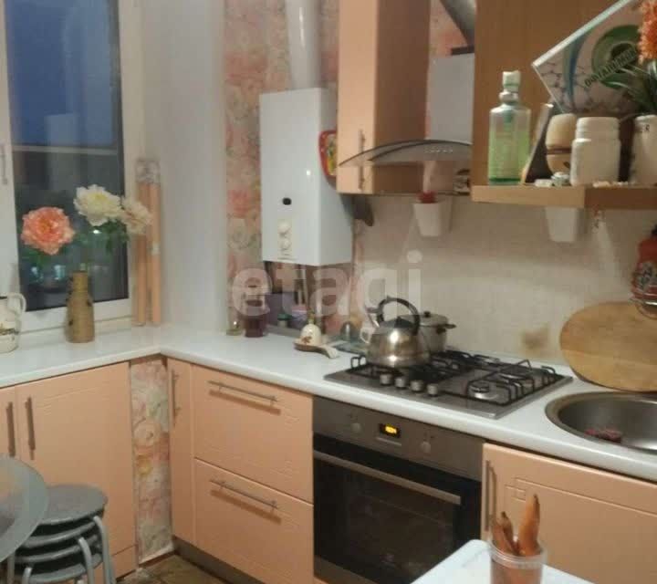 Продаётся 4-комнатная квартира, 61.5 м²