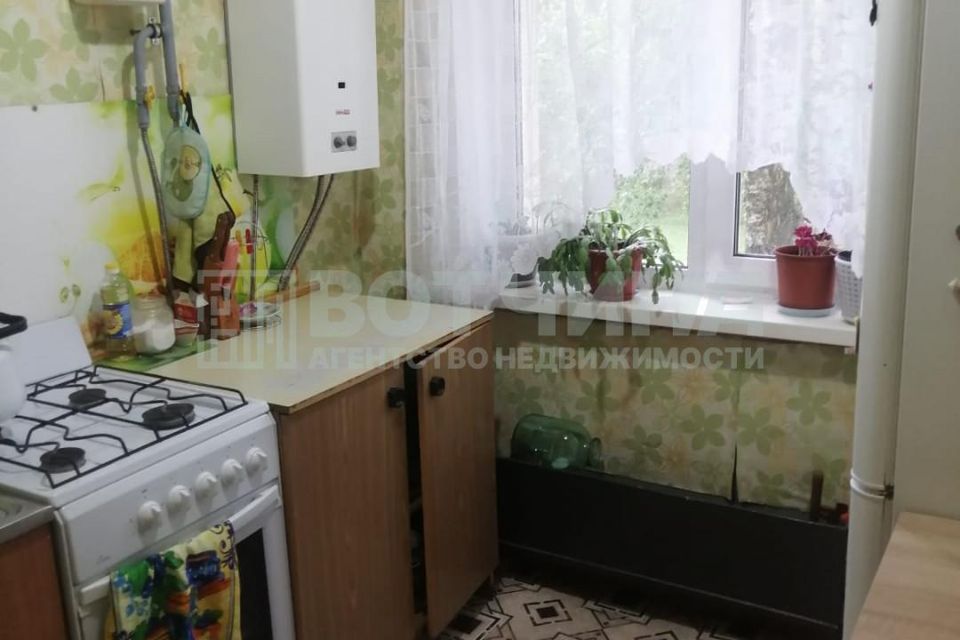 Продаётся 4-комнатная квартира, 58 м²