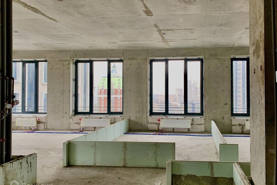 Продаётся 4-комнатная квартира, 130 м²