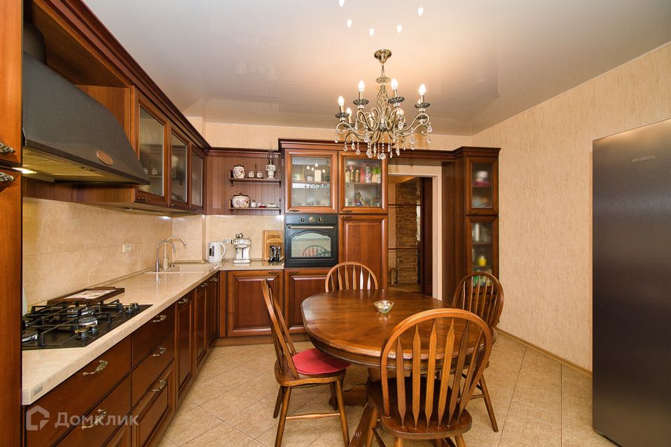 Продаётся 3-комнатная квартира, 116 м²