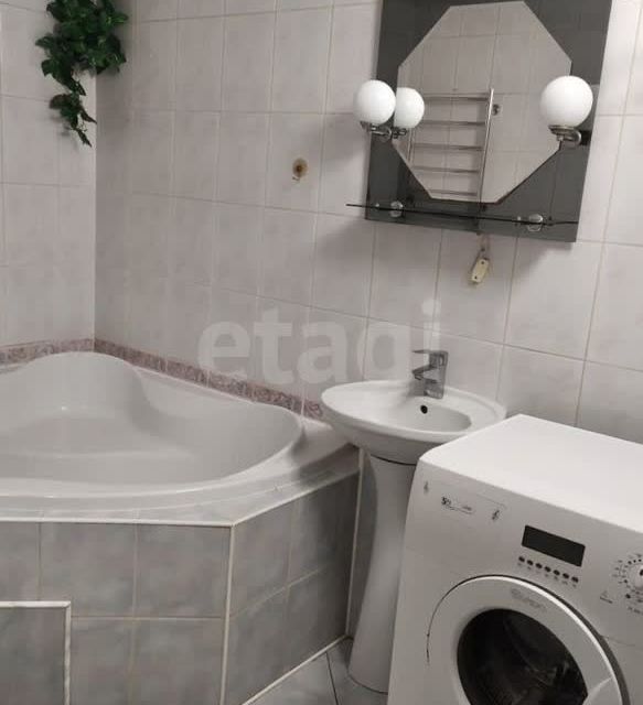 Продаётся 3-комнатная квартира, 61.1 м²