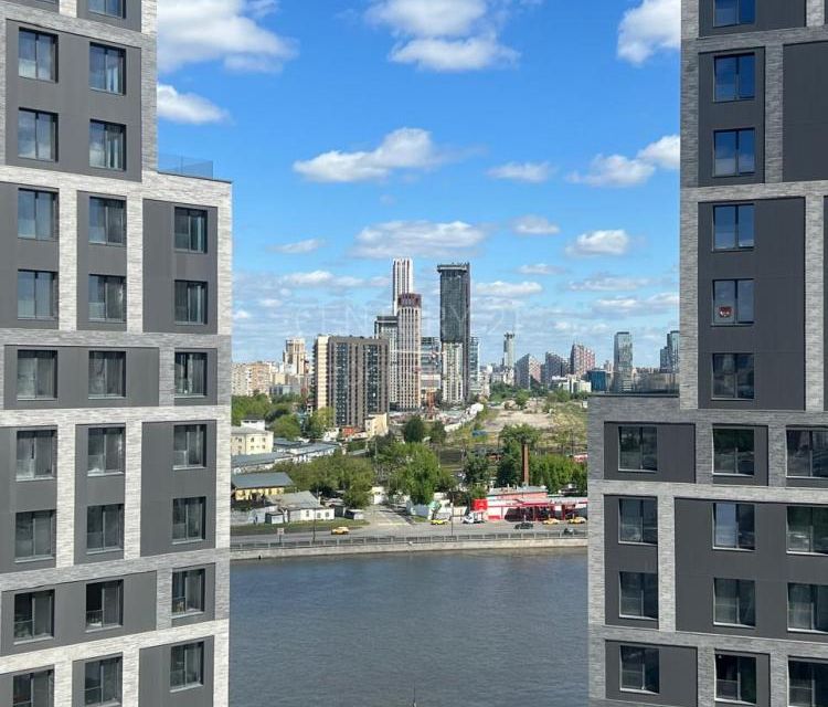 Продаётся 3-комнатная квартира, 100 м²