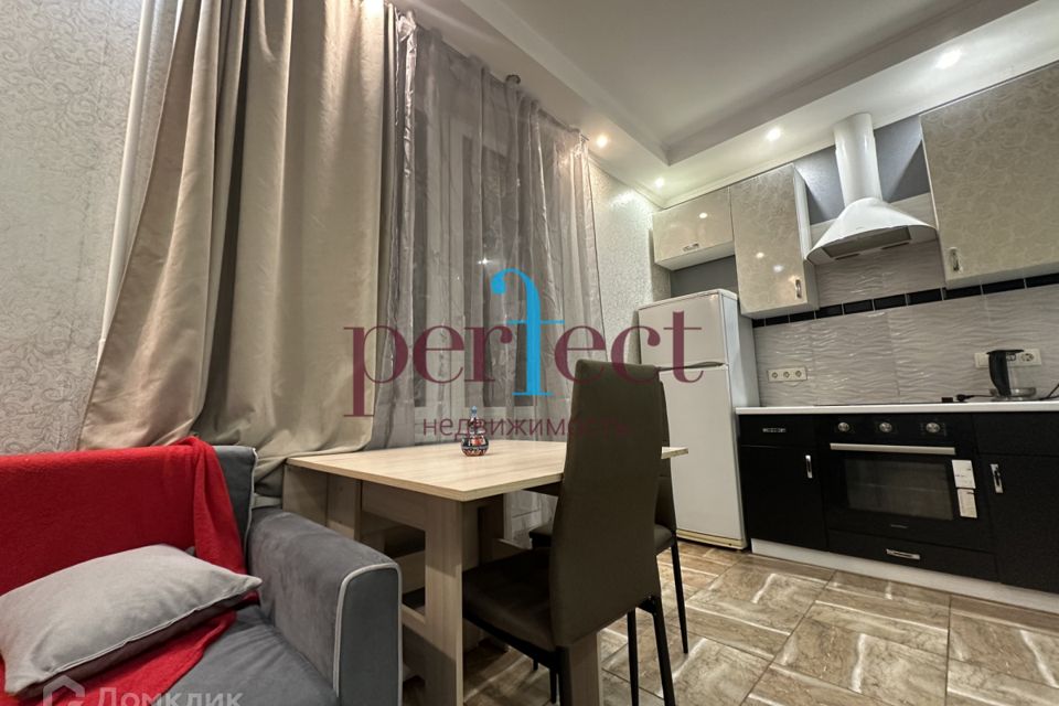 Продаётся 1-комнатная квартира, 42 м²