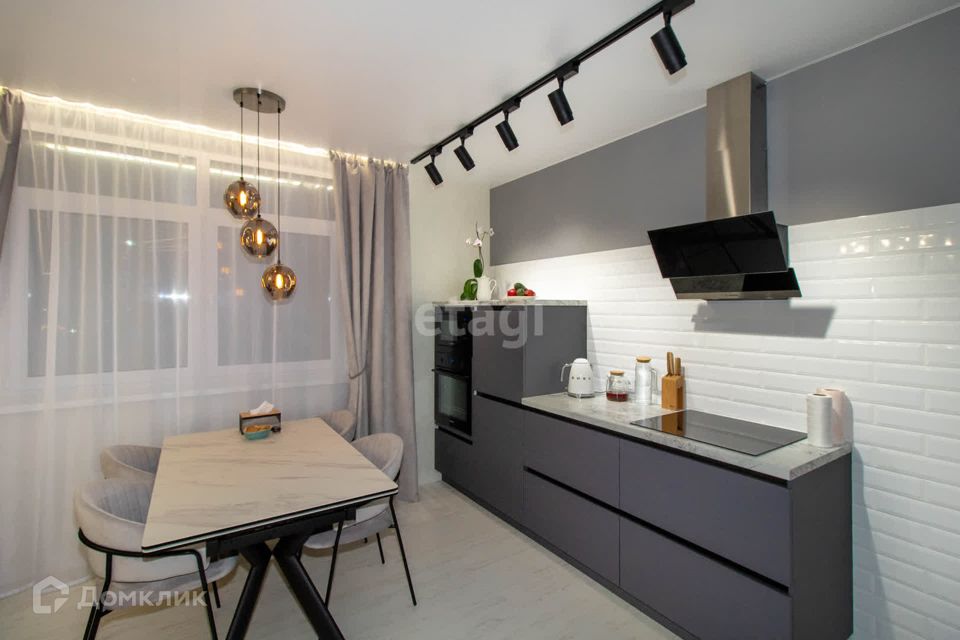 Продаётся 2-комнатная квартира, 72.7 м²