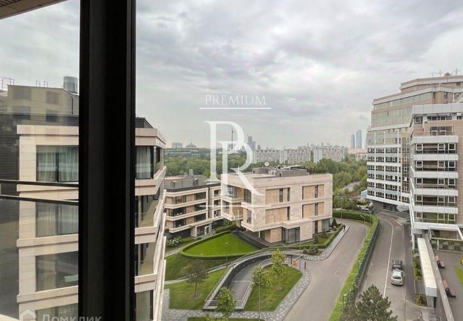 Продаётся 3-комнатная квартира, 180.1 м²