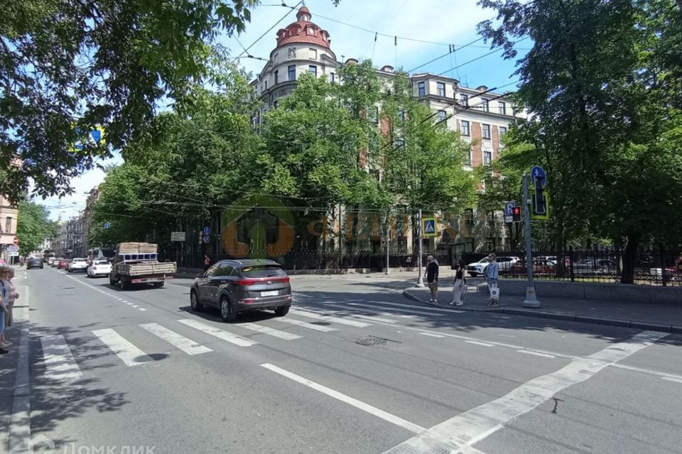 Продаётся 3 комнаты в 4-комн. квартире, 26.8 м²
