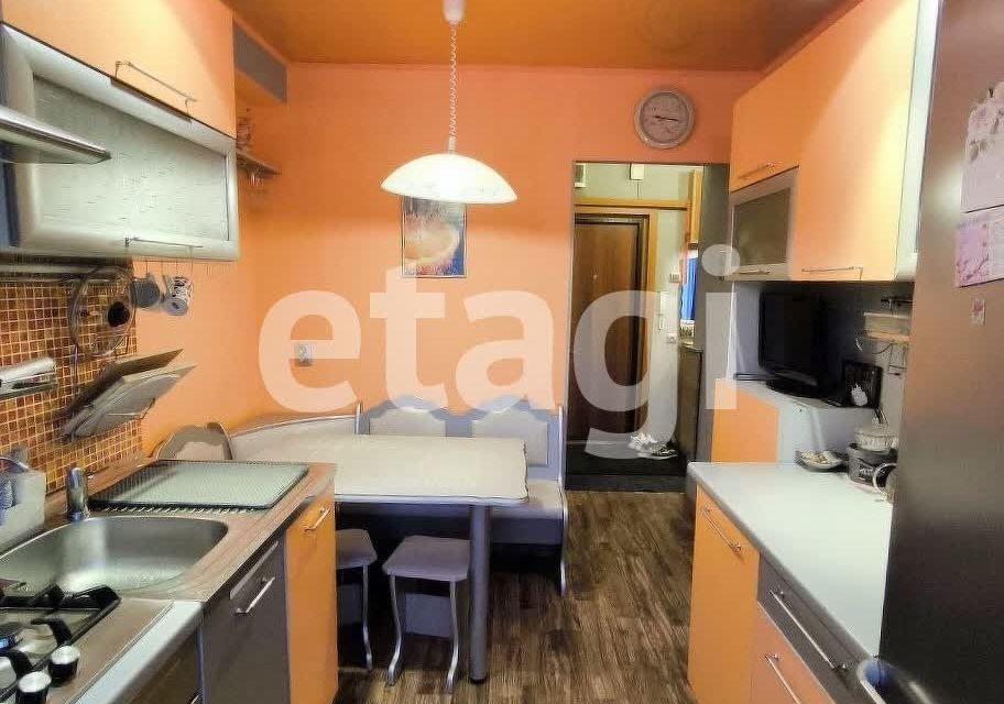 Продаётся 4-комнатная квартира, 61 м²