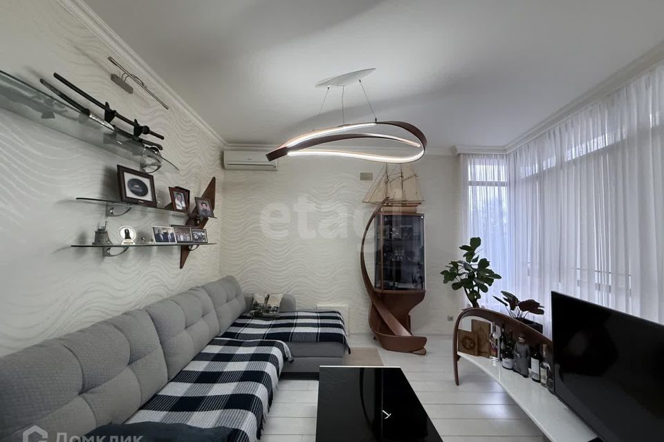 Продаётся 3-комнатная квартира, 106.1 м²