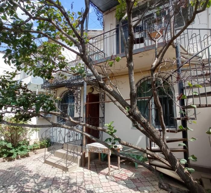 Продаётся 4-комнатная квартира, 150 м²