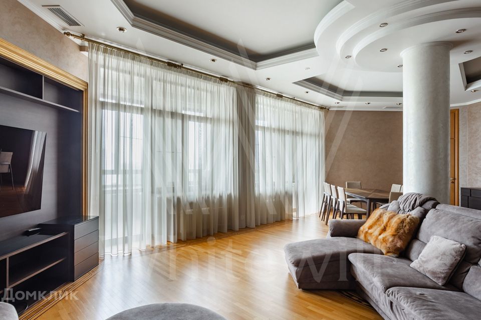 Продаётся 5-комнатная квартира, 227 м²