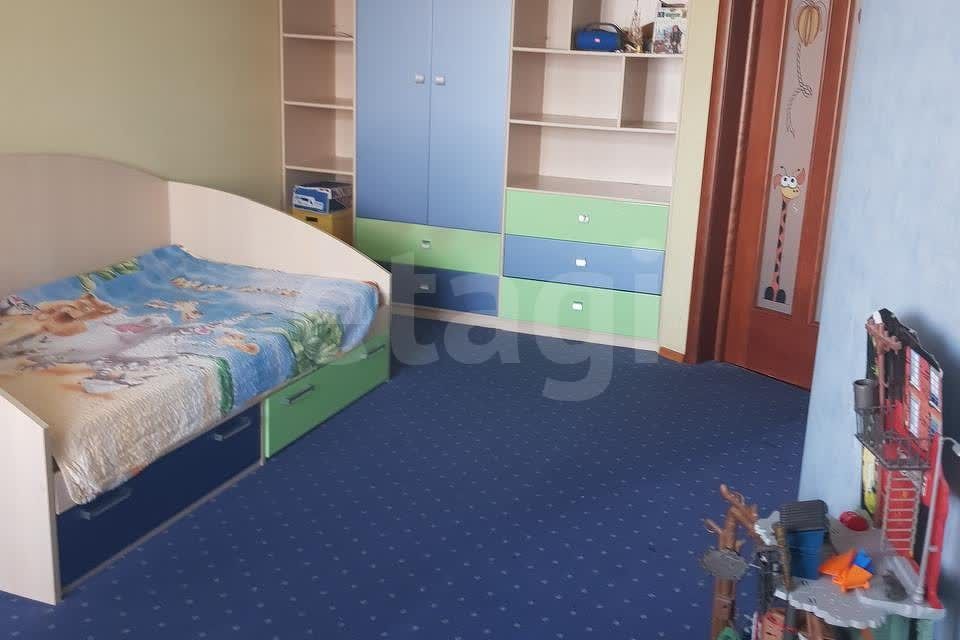 Продаётся 3-комнатная квартира, 118 м²