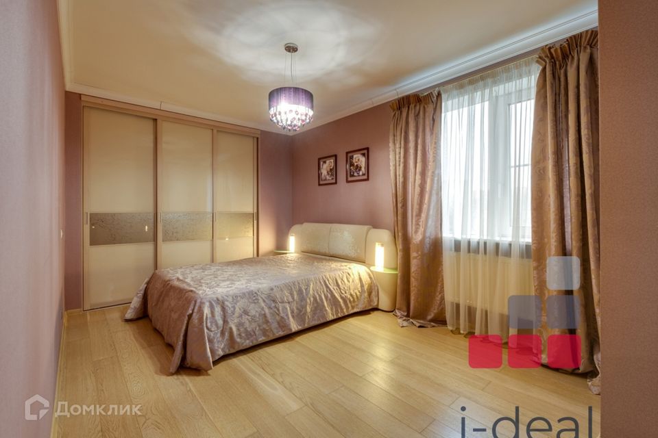 Продаётся 4-комнатная квартира, 115 м²