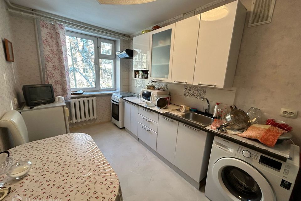 Продаётся 1-комнатная квартира, 61.7 м²